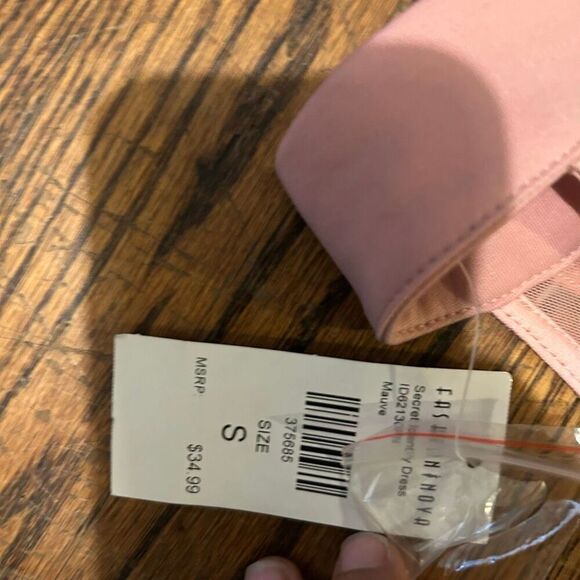 New Fashion Nova Dress - Picture 3 of 4